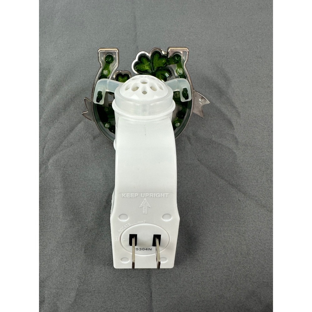 Bath & Body Works Lucky FOUR LEAF CLOVER Horseshoe Nightlight Wallflower NEW - Picture 3 of 5